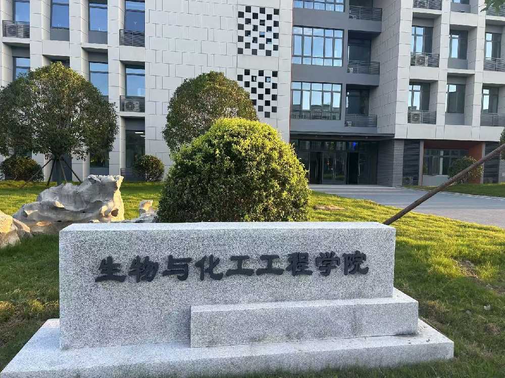 青浦区扬州职业大学体育场高杆灯项目